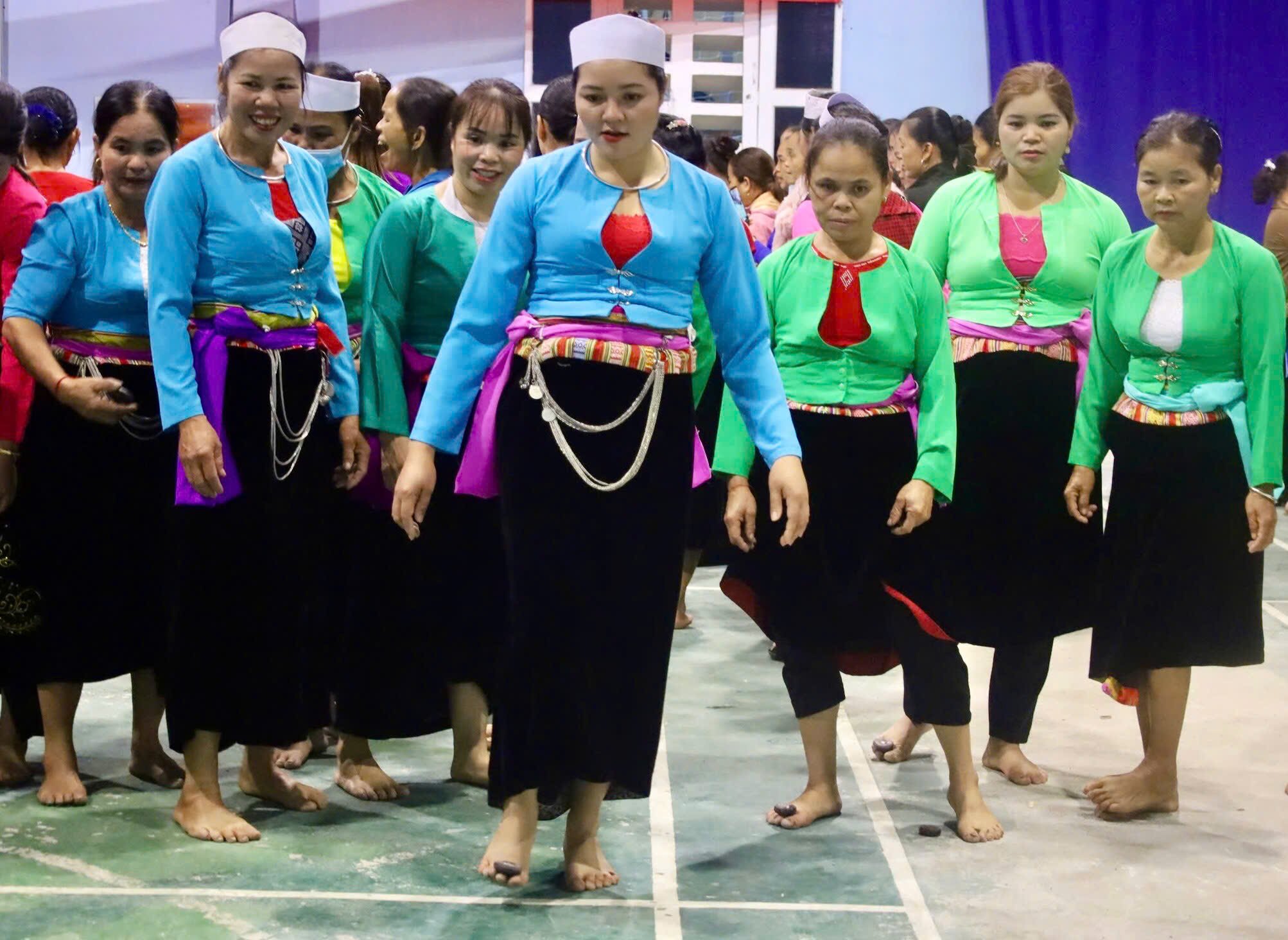 វប្បធម៌ Muong Vang ប្លែកៗ