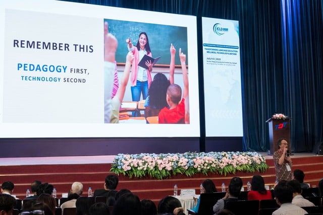 Dùng công nghệ để dạy tiếng Anh chưa chắc giúp học sinh giỏi hơn - Ảnh 1.