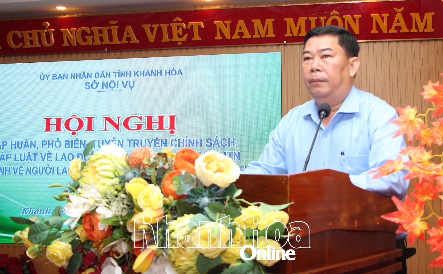 Ông Nguyễn Thành Sơn - Phó Giám đốc Sở Nội vụ phát biểu tại hội nghị.