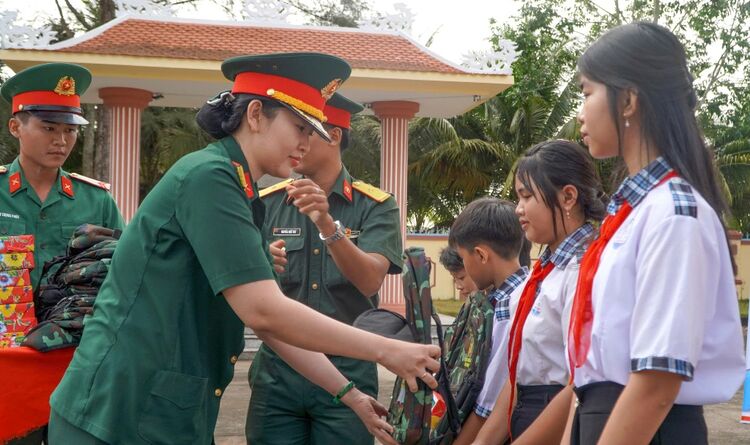 លើក​កម្ពស់​ស្មារតី​អ្នក​ជួរមុខ​ក្នុង​សម័យកាល​ថ្មី។