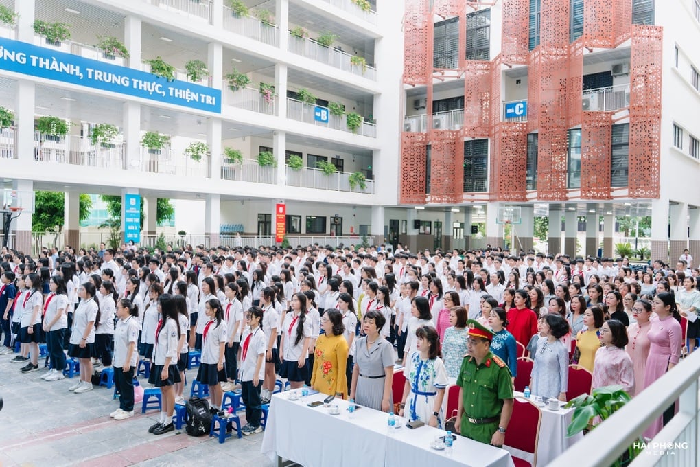Học sinh THCS Giảng Võ sẽ mang máy tính đi học thay vì ba lô sách vở - 1