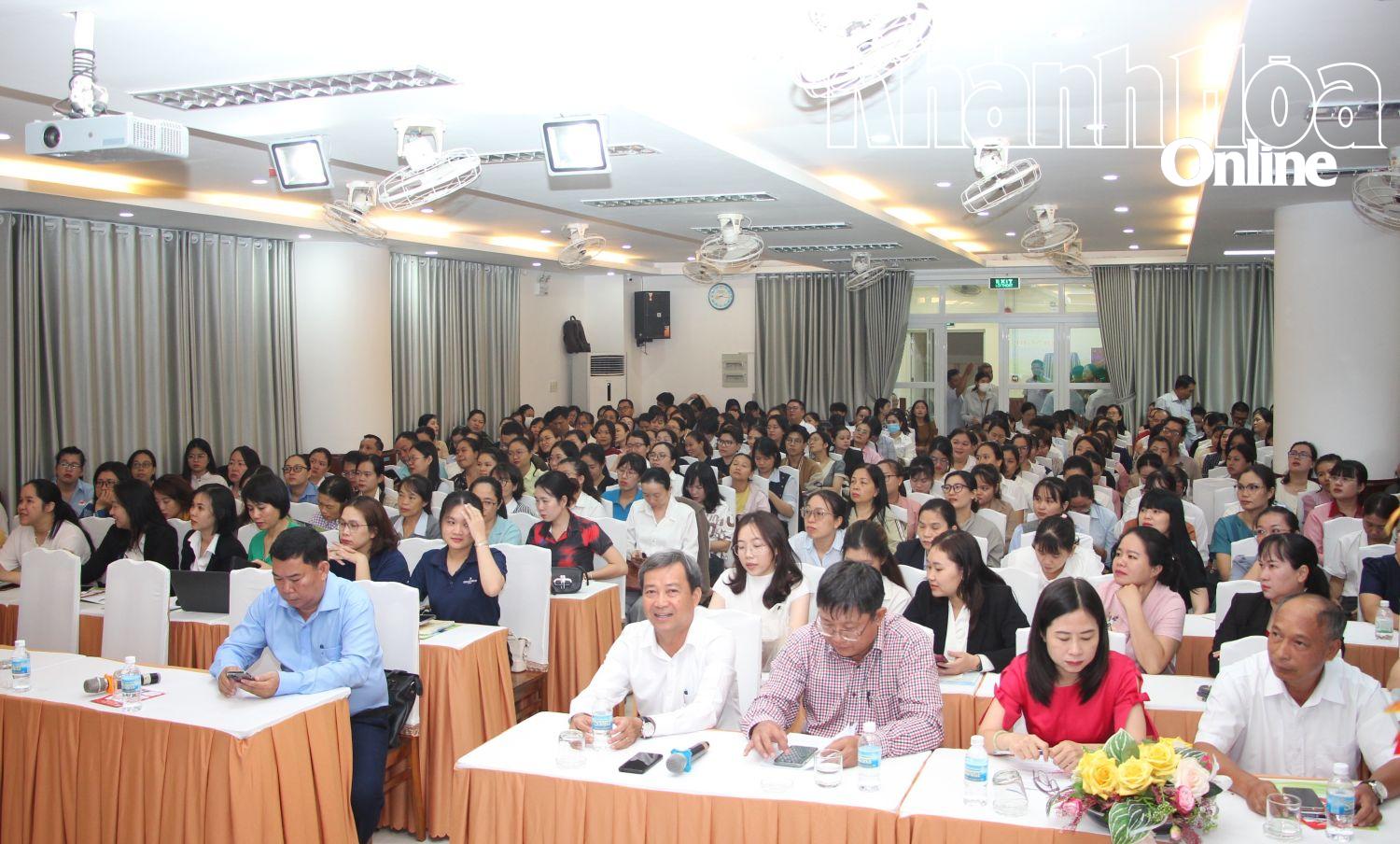 Quang cảnh tại hội nghị.