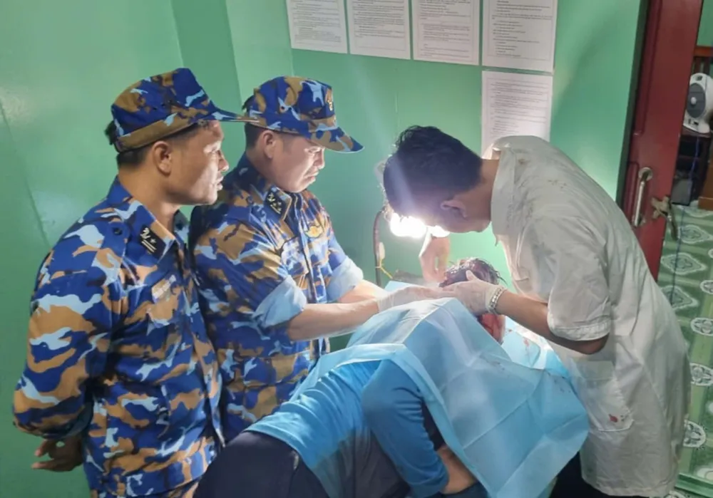 5. Nhà giàn DK1 điểm tựa vững chắc cho ngư dân vươn khơi bám biển.jpg