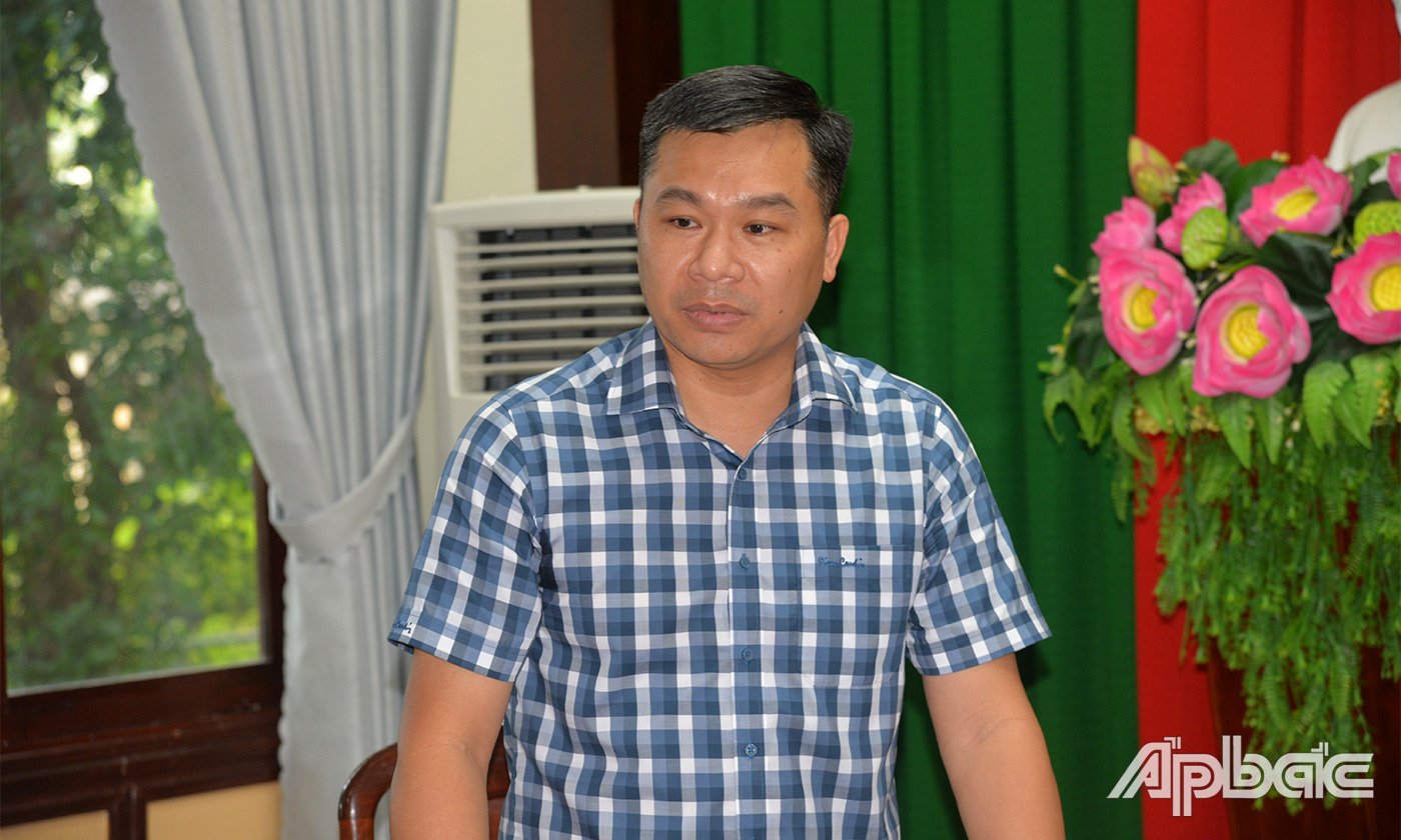 Lãnh đạo xã Vĩnh Bình phát biểu tại buổi làm việc
