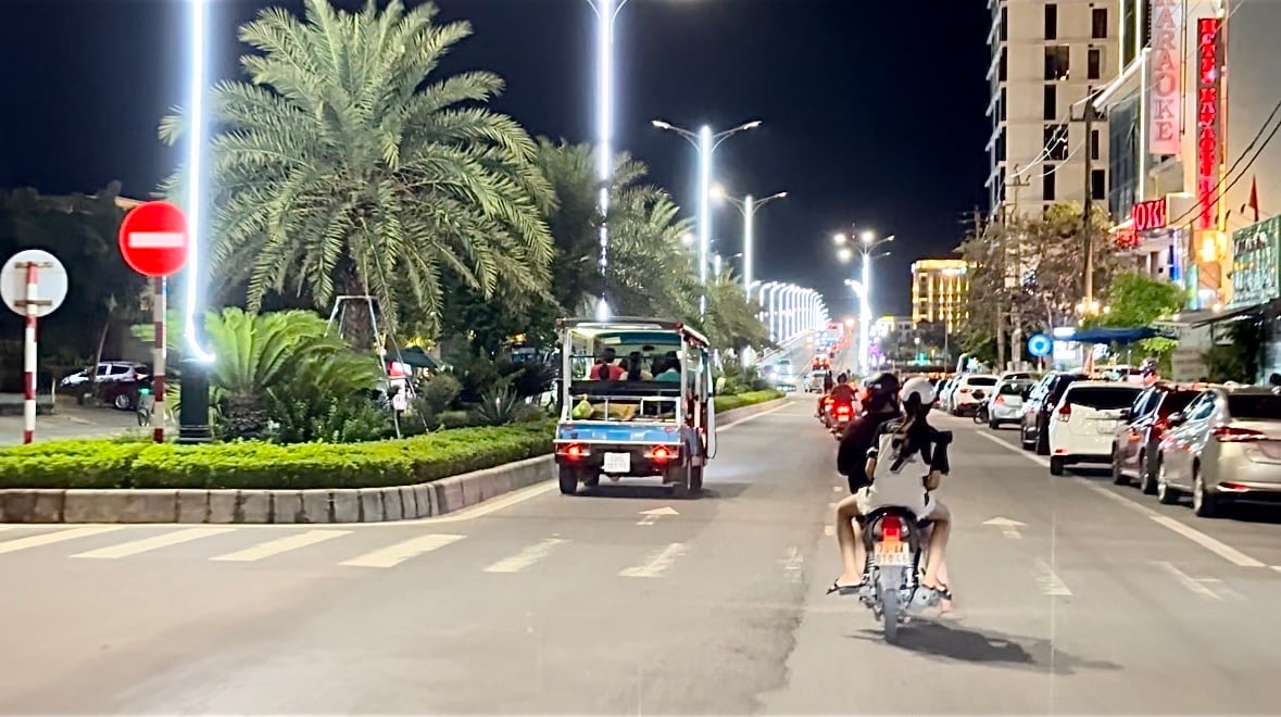Đã có lệnh cấm, xe điện vẫn hoạt động