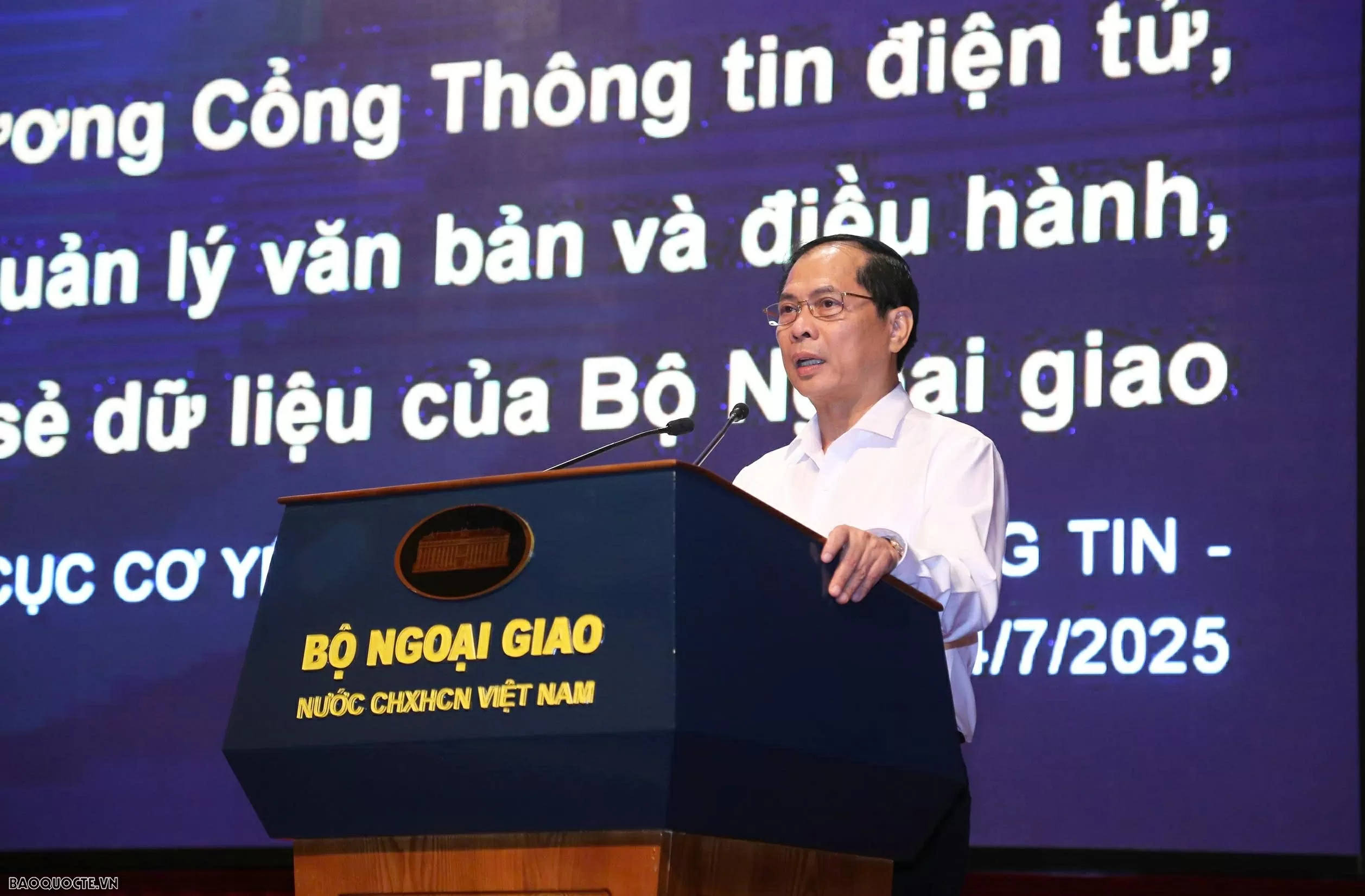 Phát động phong trào 'Bình dân học vụ số' và khai trương 3 phần mềm trọng yếu trong Dự án xây dựng Chính phủ điện tử