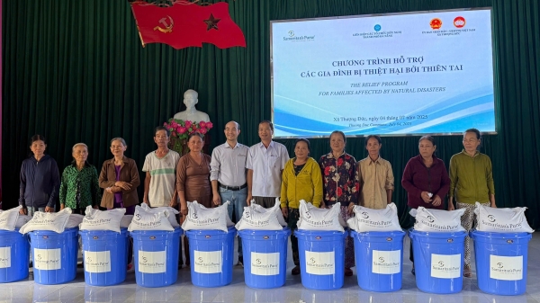 ដាណាង៖ គ្រួសារដែលរងគ្រោះដោយទឹកជំនន់ចំនួន ៣០០ ទទួលបានអំណោយសង្គ្រោះពី Samaritan's Purse (USA)
