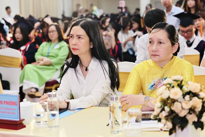 Học viện Phụ nữ Việt Nam trao bằng tốt nghiệp đợt 2 năm 2025 cho hơn 500 học viên, sinh viên- Ảnh 1.