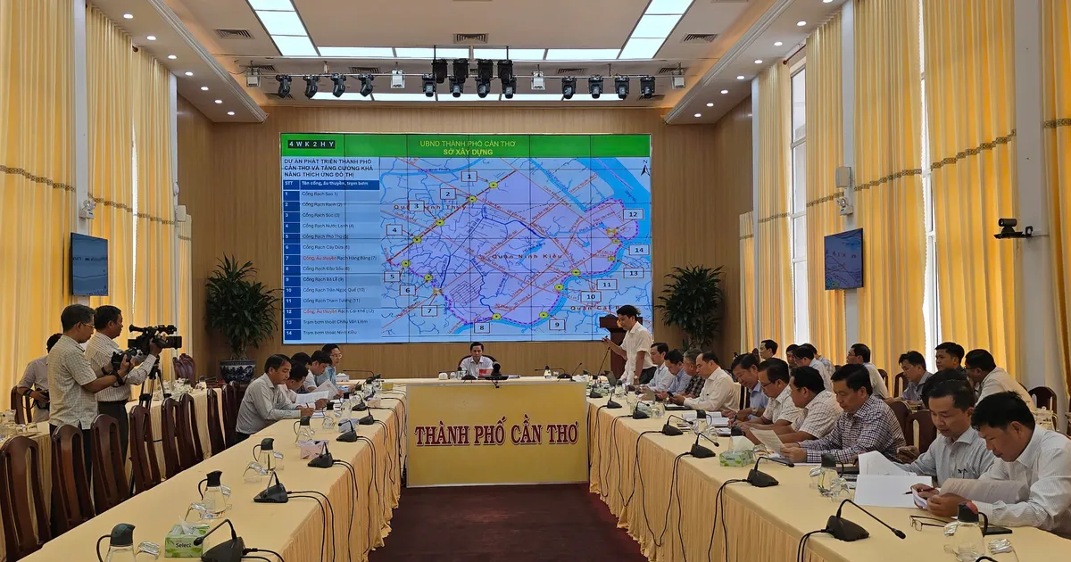 Chairman of Can Tho City People's Committee deploys a series of solutions to prevent flooding