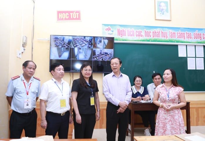 Không ép tiến độ chấm thi tốt nghiệp THPT - Ảnh 1.
