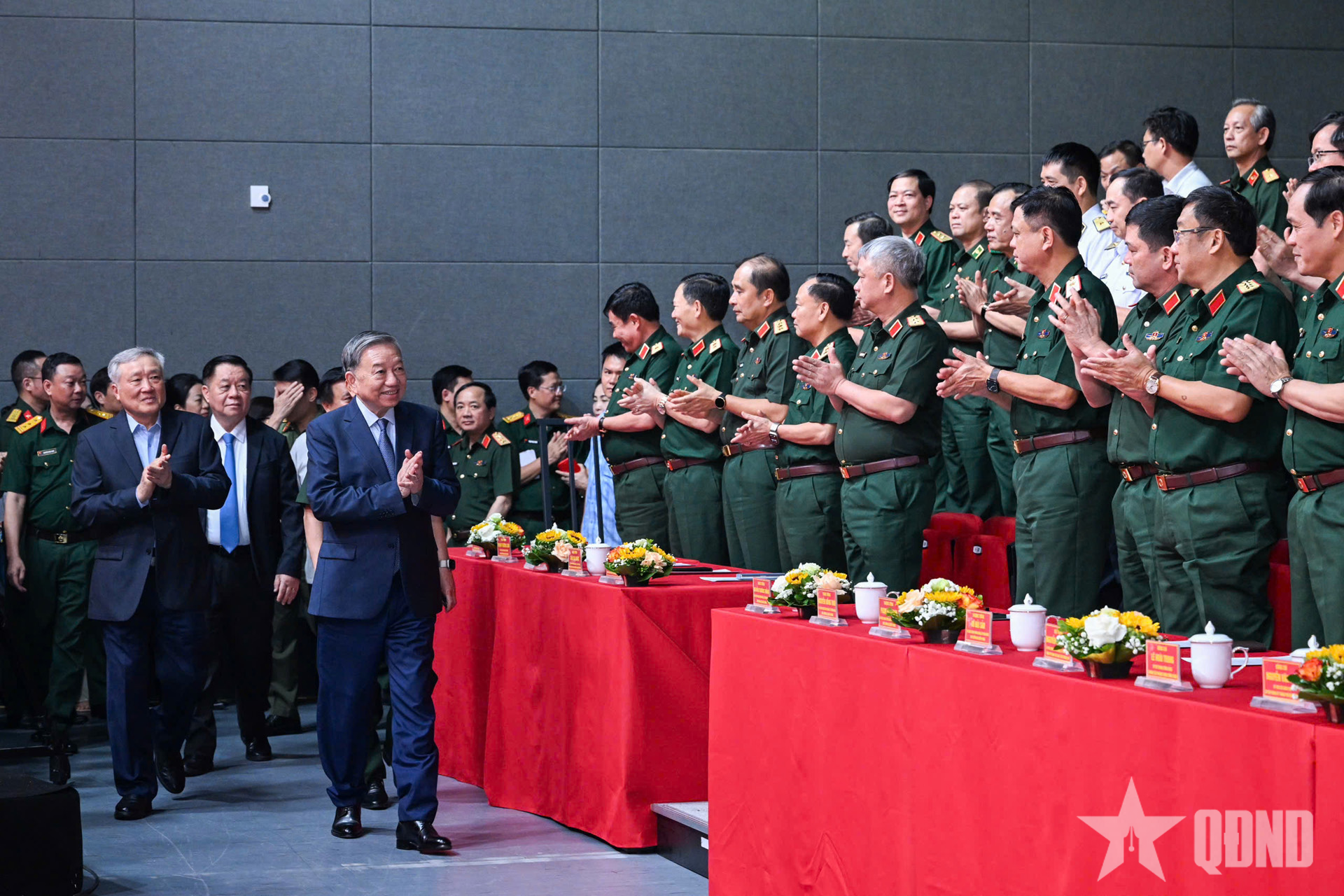 Tổng Bí thư Tô Lâm dự Chương trình giao lưu - nghệ thuật “Khắc ghi lời Bác - Vang nhịp quân hành”