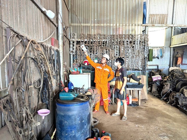 EVNCPC đẩy mạnh tuyên truyền, kiểm tra an toàn điện, phòng chống cháy nổ trong cộng đồng- Ảnh 2.
