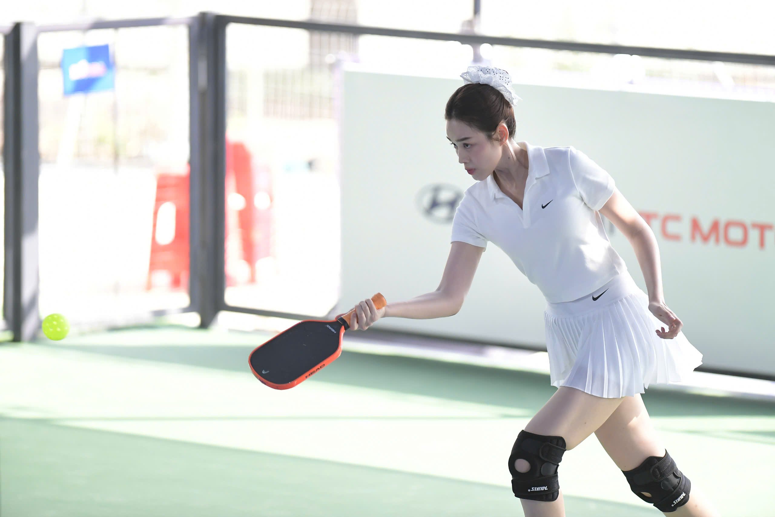 Hoa hậu Hà Trúc Linh cùng dàn bóng hồng khuấy động giải pickleball Việt Nam - Ảnh 4.