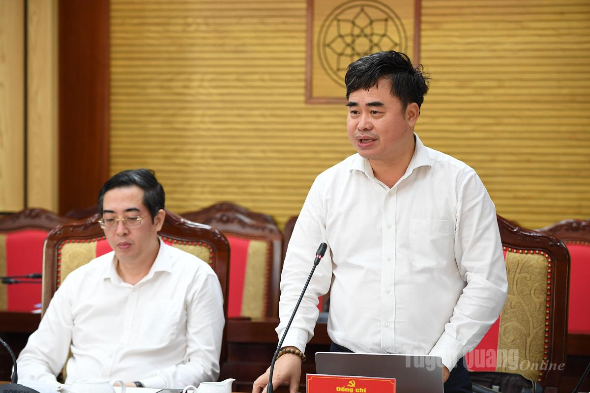 Đồng chí Phạm Minh Tuấn, Phó Tổng Biên tập Tạp chí Cộng sản phát biểu tại buổi làm việc.