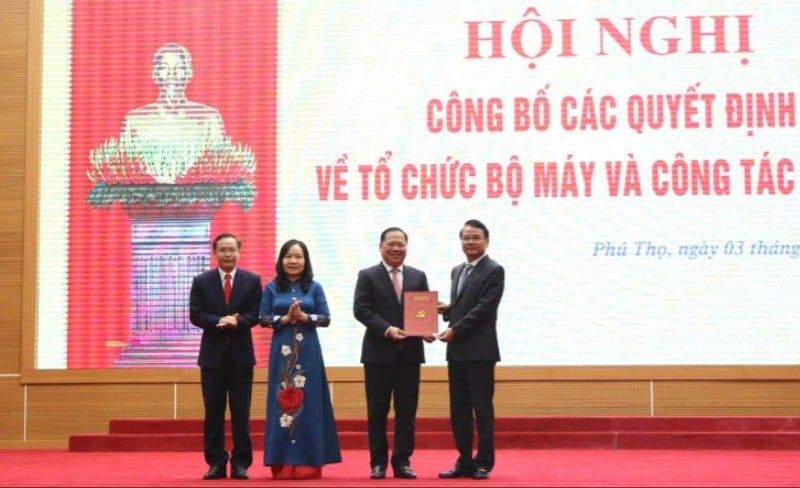Dang Xuan Phong ទីស្នាក់ការបក្សខេត្ត Phu Tho បានបង្ហាញពីសេចក្តីសោមនស្សរីករាយ បង្កើតក្រុមសមាជិកបក្សខេត្ត Phu Tho។
