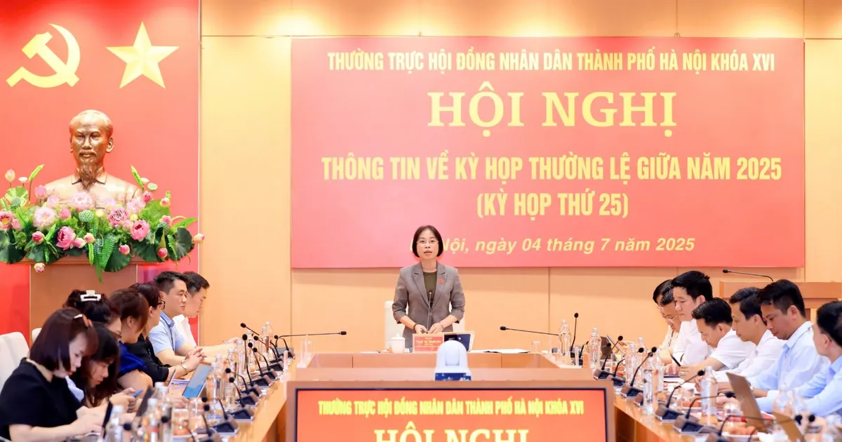Hanoi will issue many specific resolutions on socio-economic issues in accordance with the Law on the Capital.