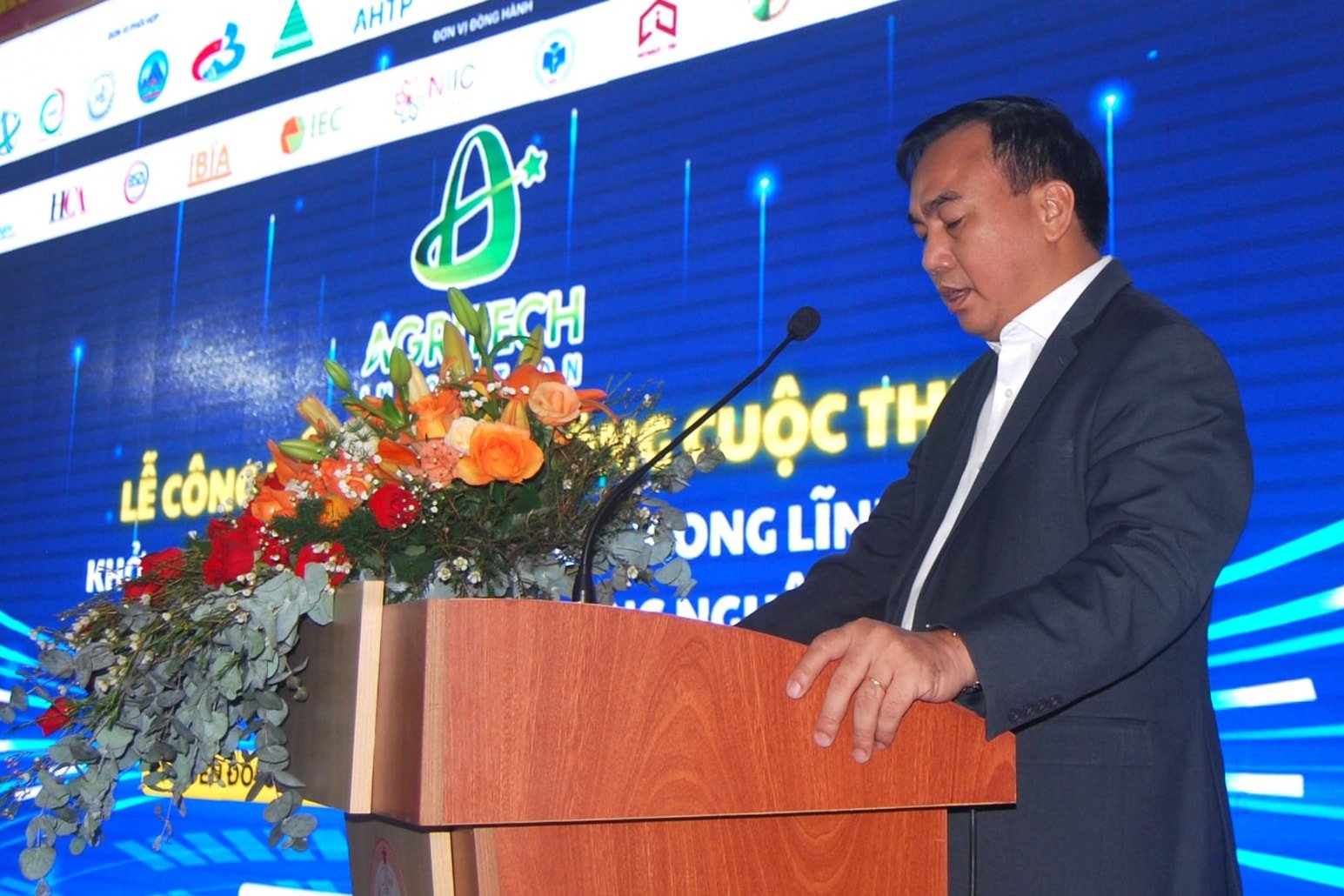 ong-pham-dinh-dung-truong-ban-quan-ly-khu-nong-nghiep-cong-nghe-cao-tp.hcm-truong-ban-to-chuc-cuoc-thi-phat-bieu-khai-mac(2).jpg