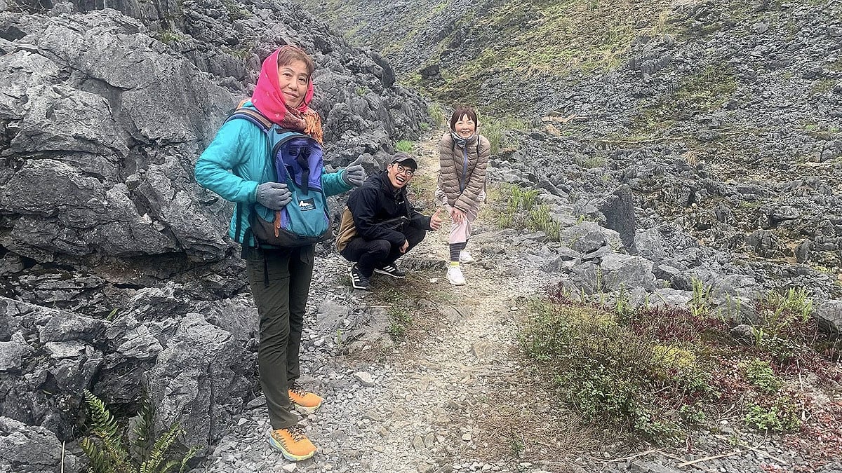 Các con đường mòn lên bản ở Cao nguyên đá Đồng Văn luôn hấp dẫn du khách trekking, khám phá.