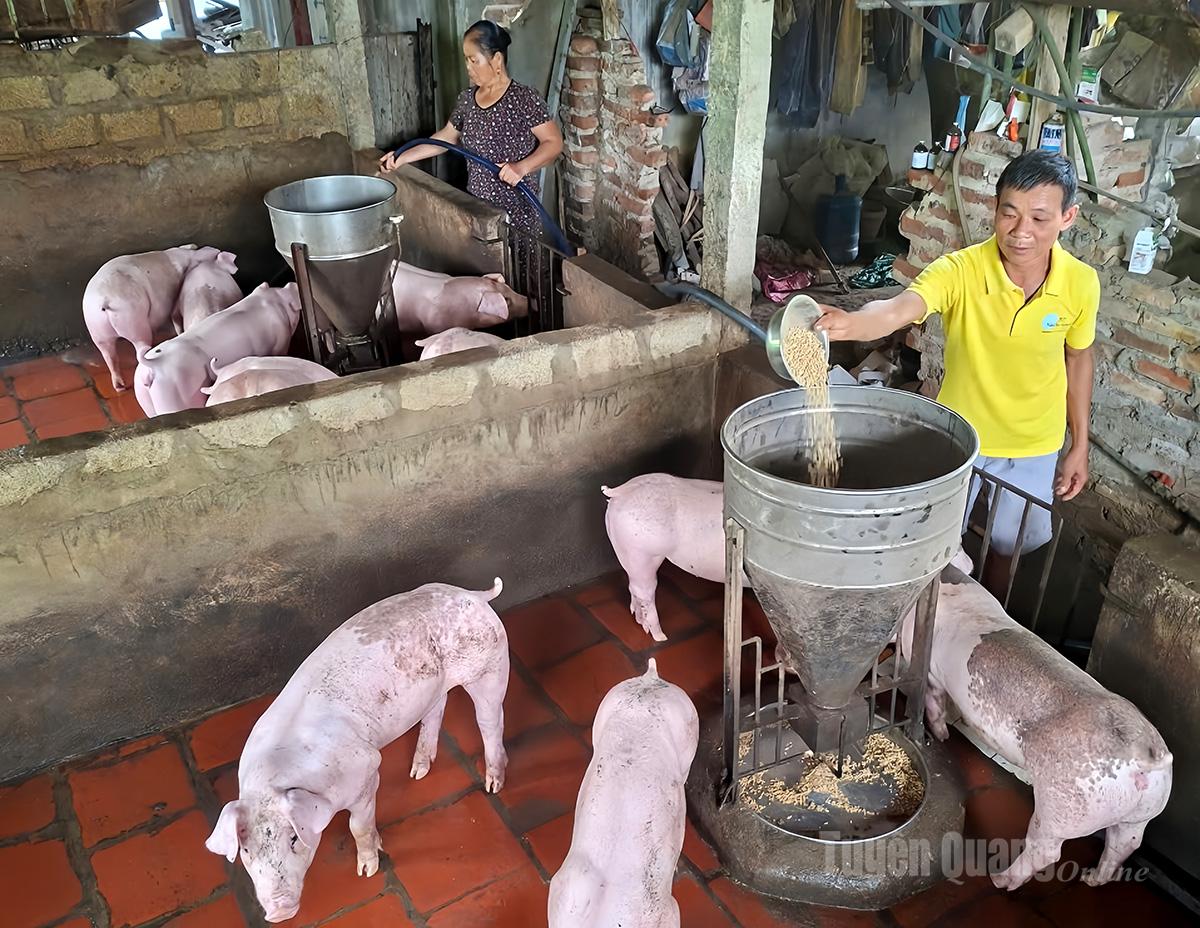 Ông Hoàng Văn Hương, Bí thư Chi bộ, Trưởng thôn Đồng Cháy - người có uy tín được người dân kính trọng.