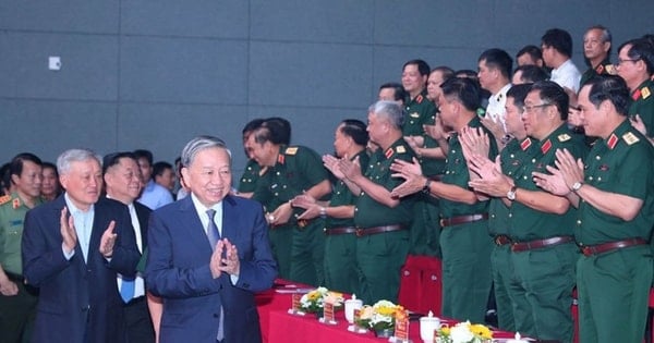 អគ្គលេខាធិកា To Lam ចូលរួមកម្មវិធីផ្លាស់ប្តូរសិល្បៈ "ចងចាំពាក្យរបស់ពូហូ - បន្ទរតាមចង្វាក់នៃការហែក្បួន"