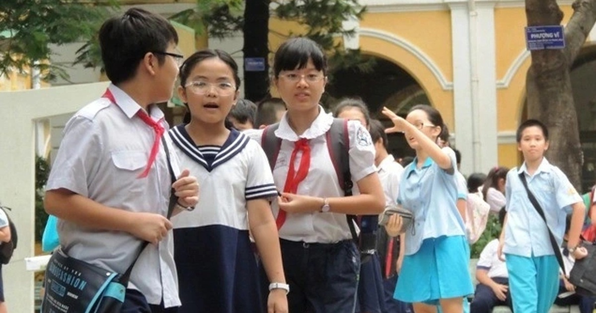 Con là thủ khoa, bố mẹ xin từ chối… khen ngợi