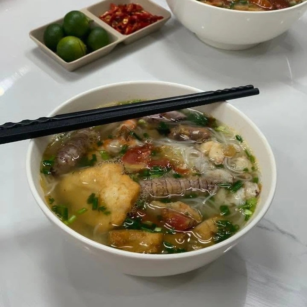 810.000 đồng bữa bún 5 người: Nhiều khách từng chịu giá chát ở Hạ Long - 3