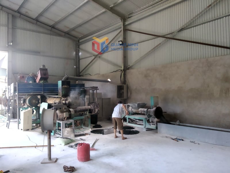 Rác thải nhựa sau khi được phân loại sẽ được tái chế tại xưởng xử lý tái chế nhựa phế thải.