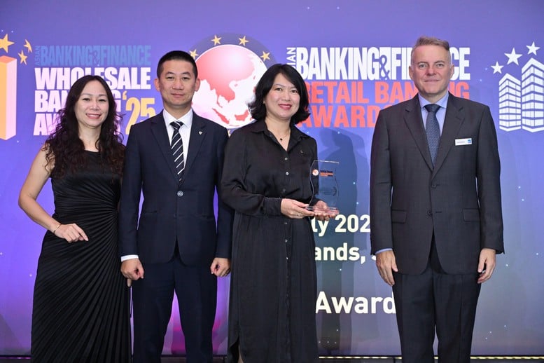 Vietcombank tiếp tục được vinh danh và nhận cú đúp giải thưởng quản trị rủi ro từ Asian Banking and Finance- Ảnh 3.