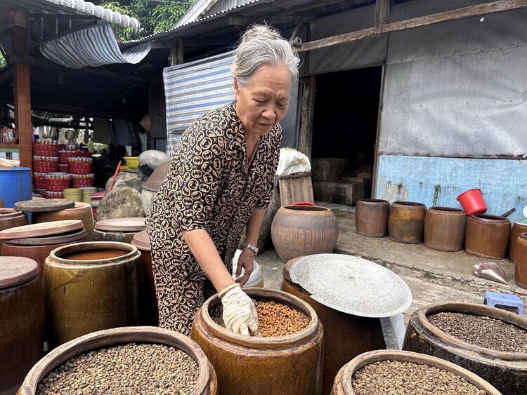 ឡដុតសណ្តែកសៀងអាយុជាង ៤៥ឆ្នាំ នៅ Vinh Phong