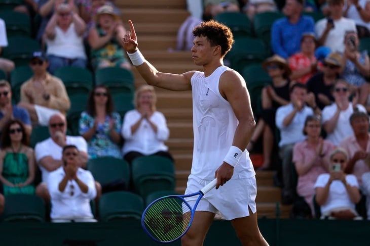 Wimbledon bị chỉ trích vì hoãn trận đấu ở thời điểm then chốt - Ảnh 1.