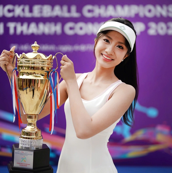 Tân hoa hậu Việt Nam Hà Trúc Linh bị pickleball hút hồn - Ảnh 1.