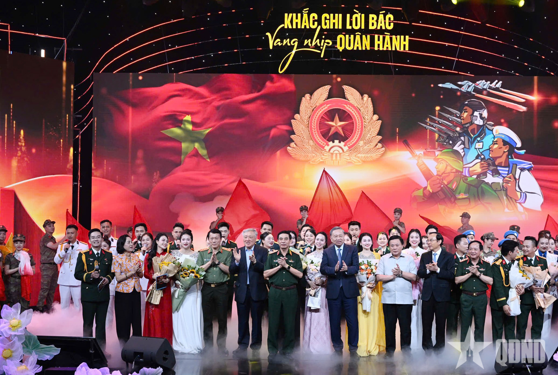 Tổng Bí thư Tô Lâm dự Chương trình giao lưu - nghệ thuật “Khắc ghi lời Bác - Vang nhịp quân hành”