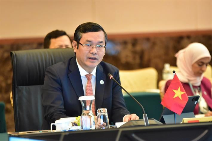 Deputy Minister of Education and Training Nguyen Van Phuc speaks at a session of the 53rd Southeast Asian Ministers of Education Conference. (Photo: MOET)
