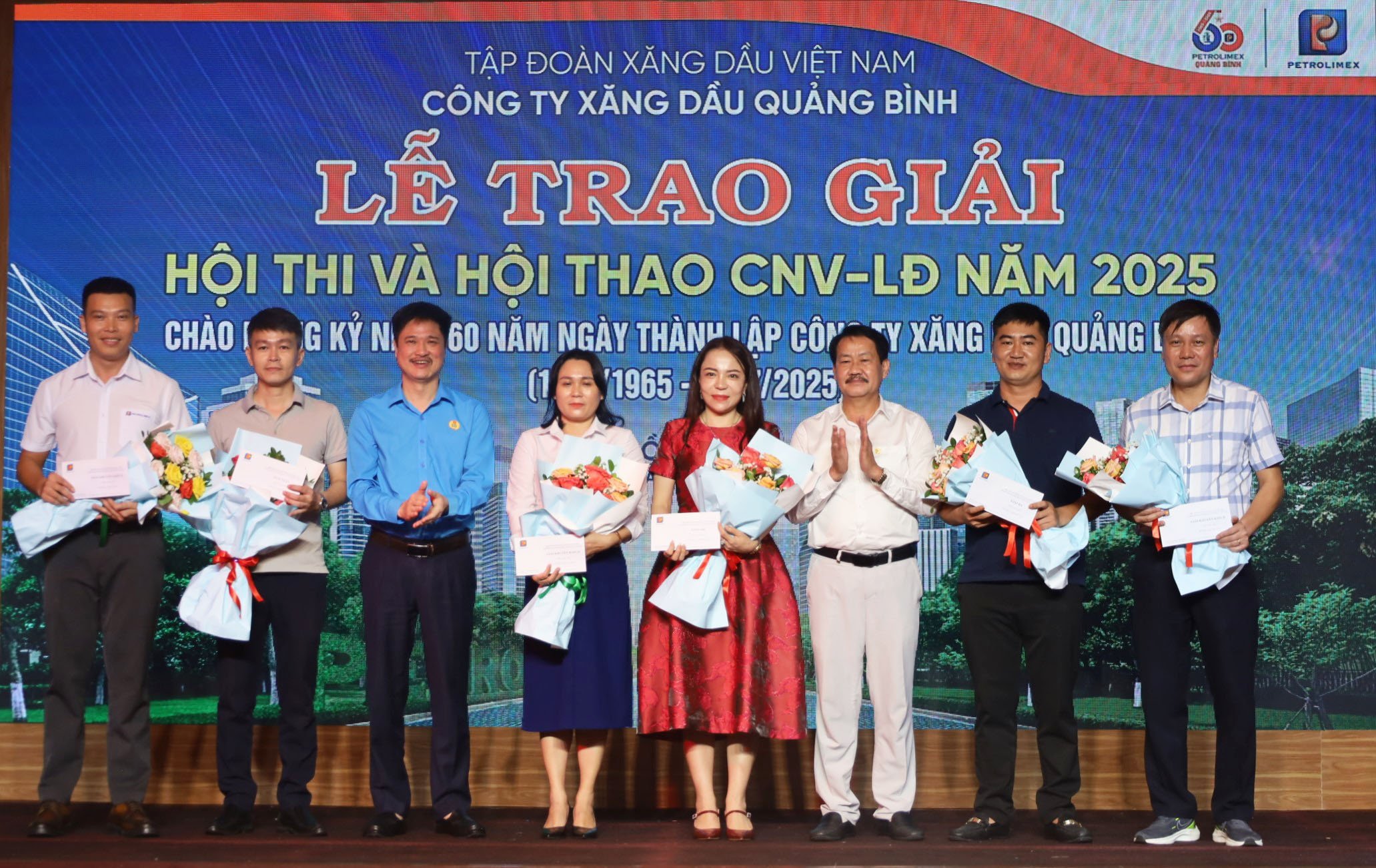 Competición y festival deportivo para trabajadores y empleados de Petrolimex Quang Binh
