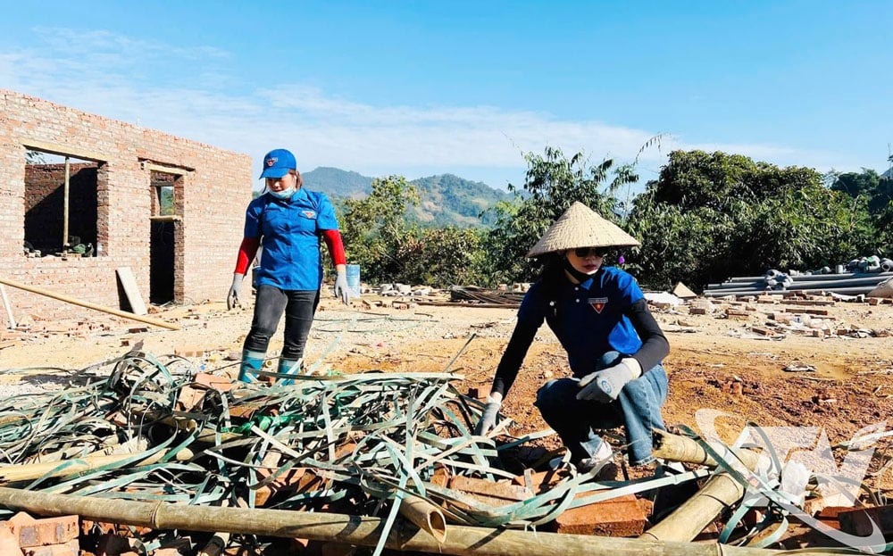 Các hoạt động ở cơ sở luôn có sự hiện diện của cán bộ đoàn không chuyên trách.