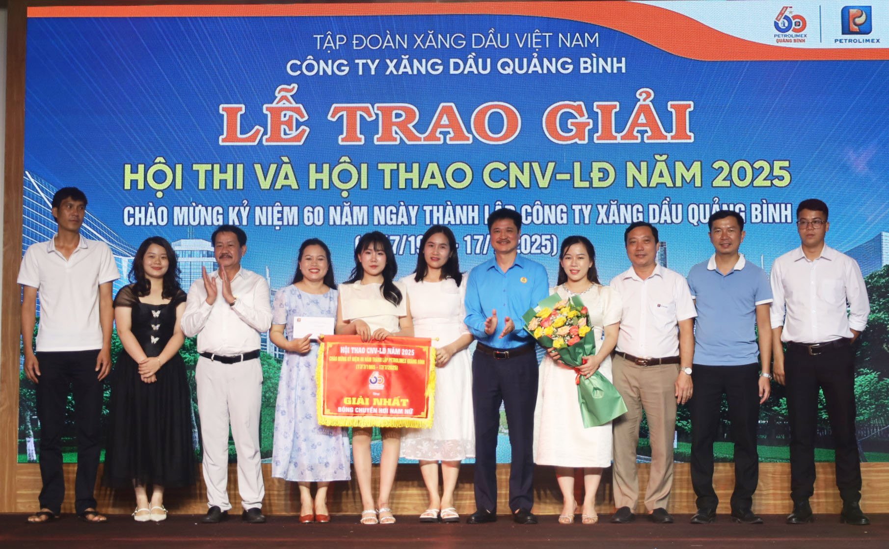 Competición y festival deportivo para trabajadores y empleados de Petrolimex Quang Binh