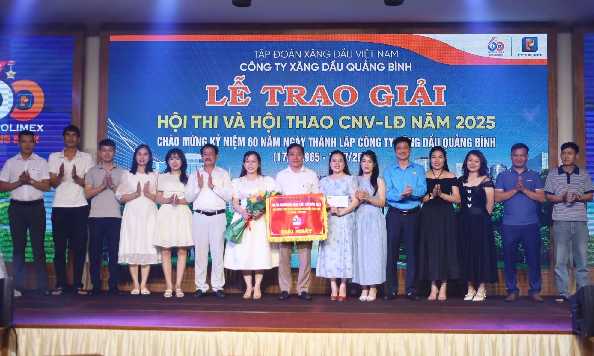 Competición y festival deportivo para trabajadores y empleados de Petrolimex Quang Binh