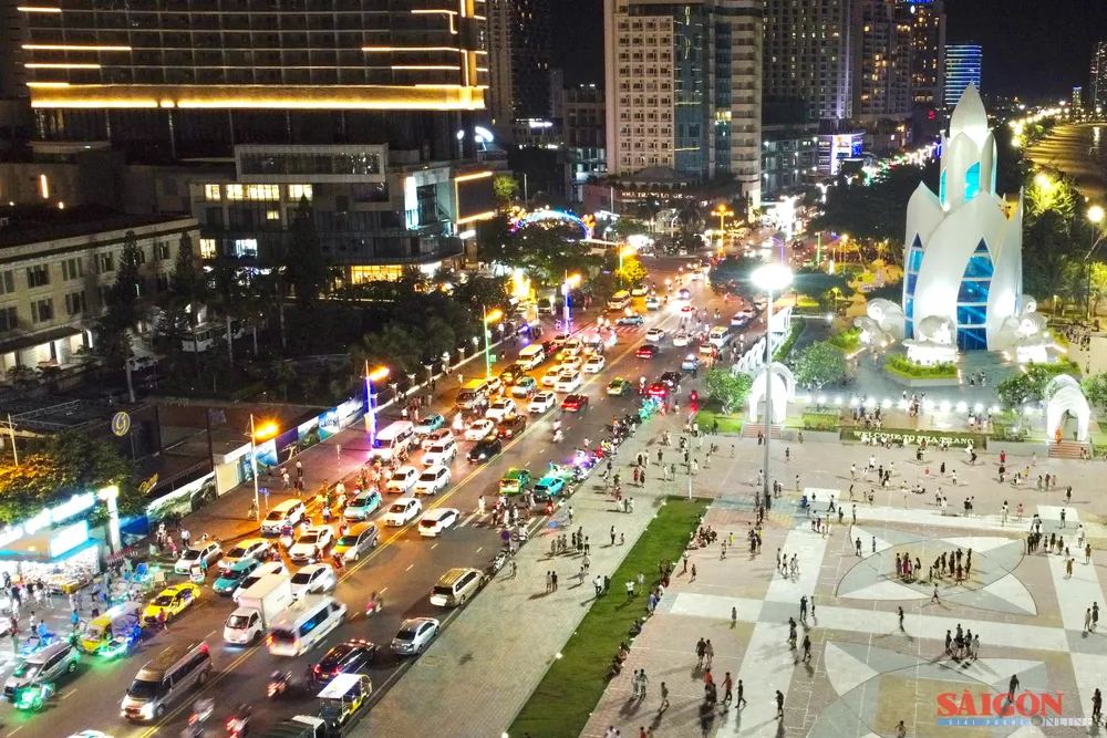 المزيد من المعلومات ليلاً. تصوير: هيو جيانج