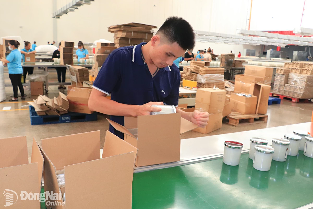 Công ty TNHH Quốc tế Fleming Việt Nam ở Khu công nghiệp Amata chuyên sản xuất nến thơm xuất khẩu vào thị trường Mỹ.