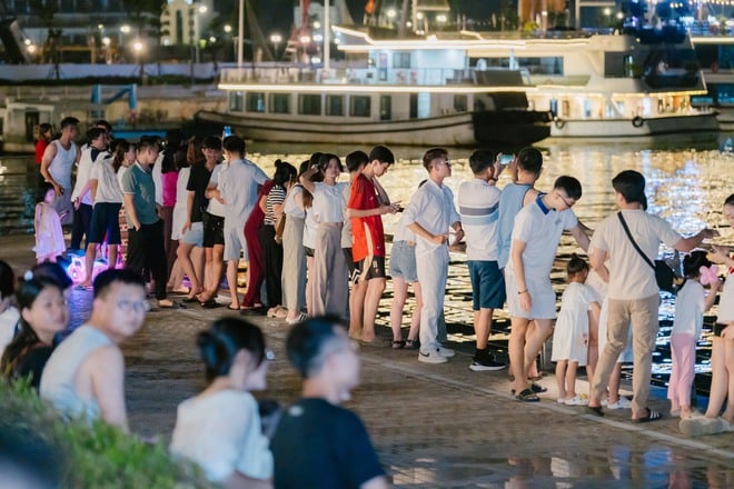 Ngất ngây với 'đại tiệc pháo hoa' rực rỡ bên vịnh Hạ Long- Ảnh 9.