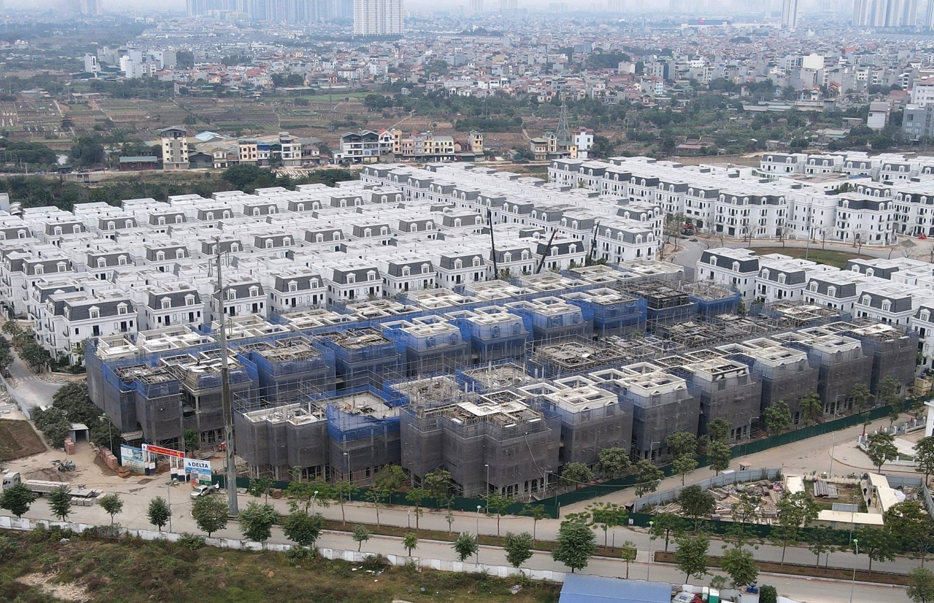 a-connected-house-area-on-noi-road.-anh-do-tam.jpg