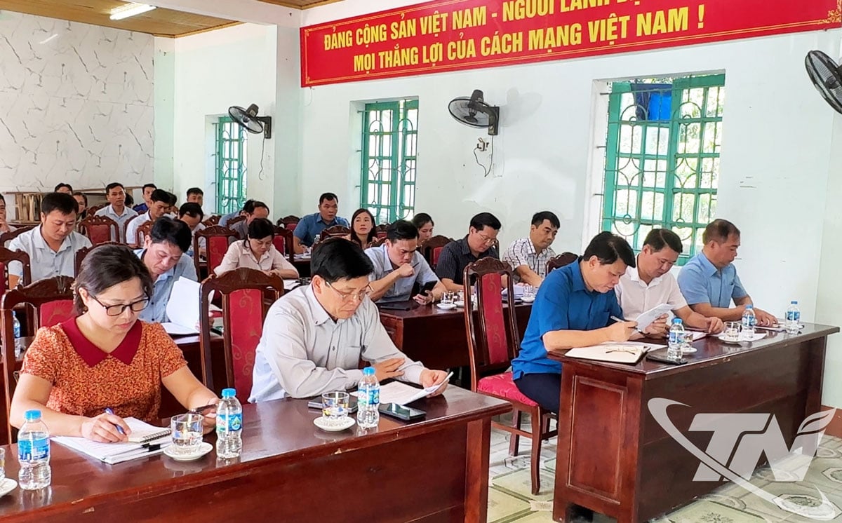 Các đại biểu dự buổi làm việc.