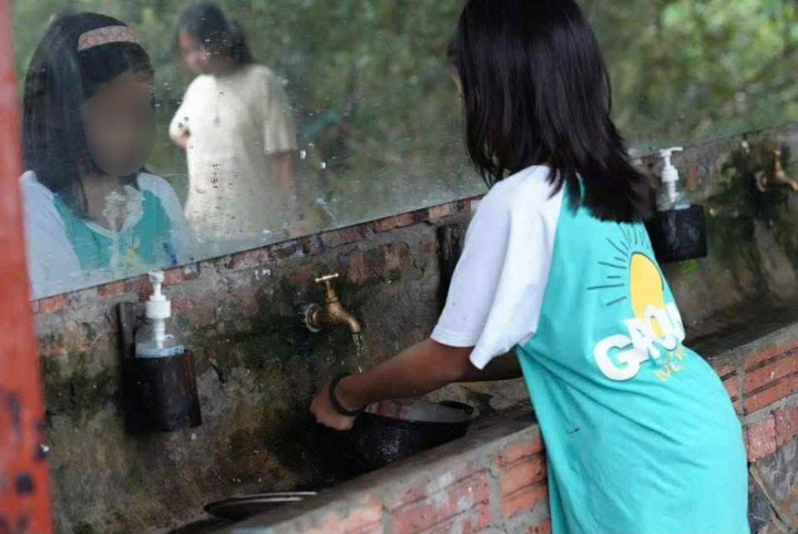 Regarding the hand washing and dishwashing area at the summer camp, Ms. P. said that this place was dirty. (Photo: NVCC)