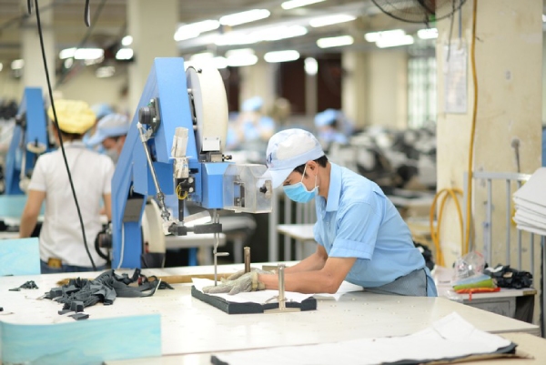 Tăng trưởng GDP đạt đỉnh 15 năm, công nghiệp và dịch vụ tiếp tục dẫn dắt nền kinh tế