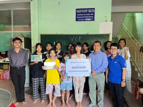 Từ Hoàng Thông và dự án cờ xã hội cho trẻ em - Ảnh 1.