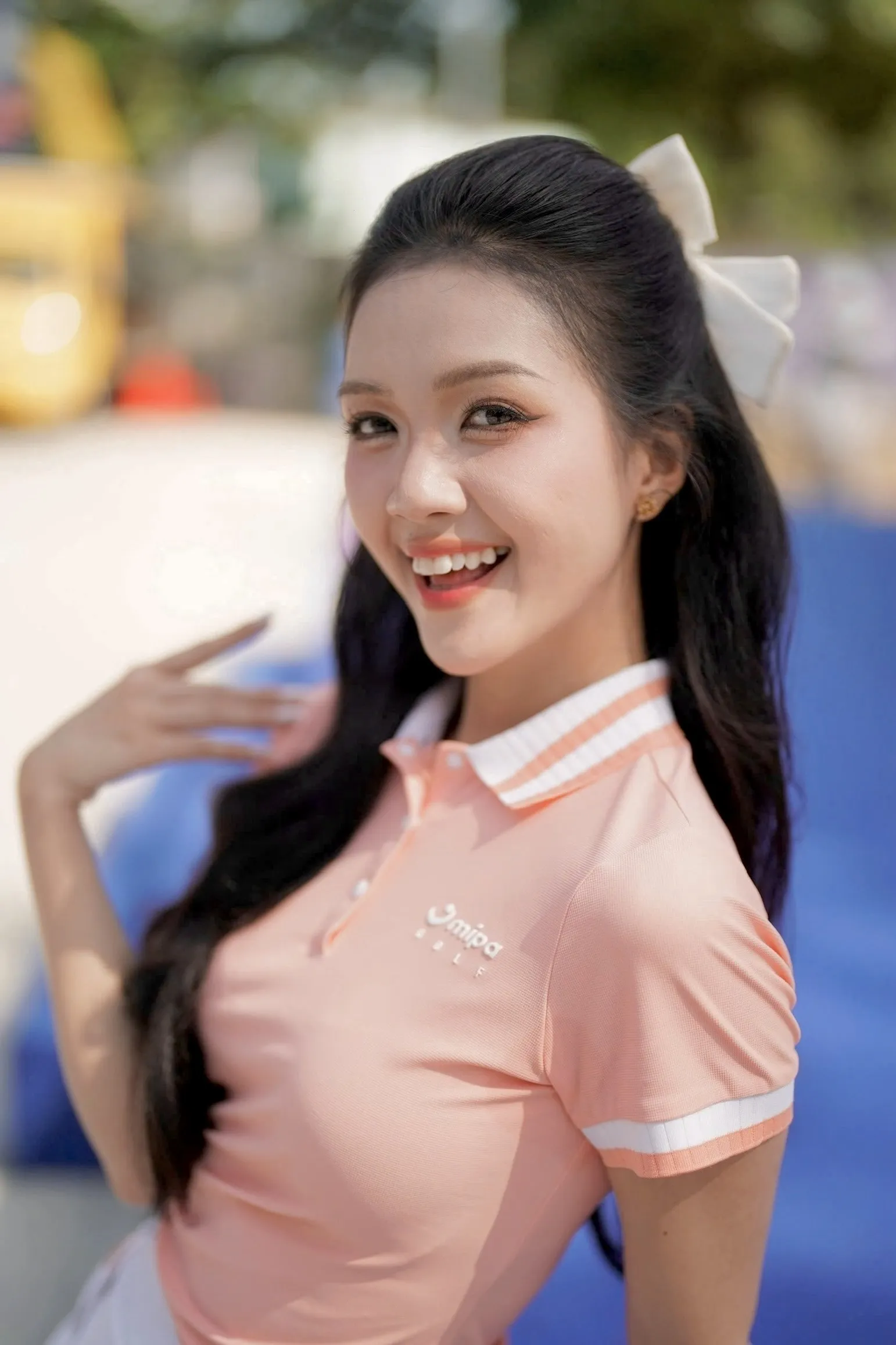 Nhan sắc đại sứ nghệ thuật của Hoa hậu Việt Nam khi làm MC giải Vô địch Pickleball Vietnam ảnh 1