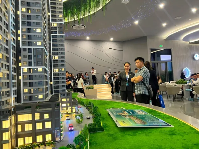 Hết thời 'nóng' lãi suất tiết kiệm, dòng tiền đang đổ vào đâu? ảnh 1