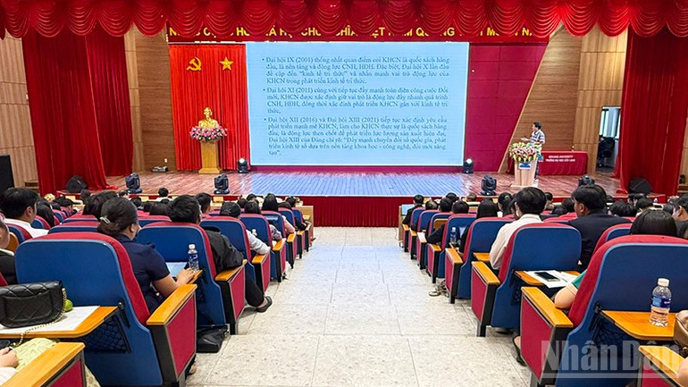 ndo_br_anh-1-dien-gia-trinh-bay-tai-hoi-nghi.jpg