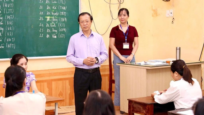 Deputy Minister of Education and Training Pham Ngoc Thuong encouraged officials and teachers participating in marking exams in Ninh Binh province.