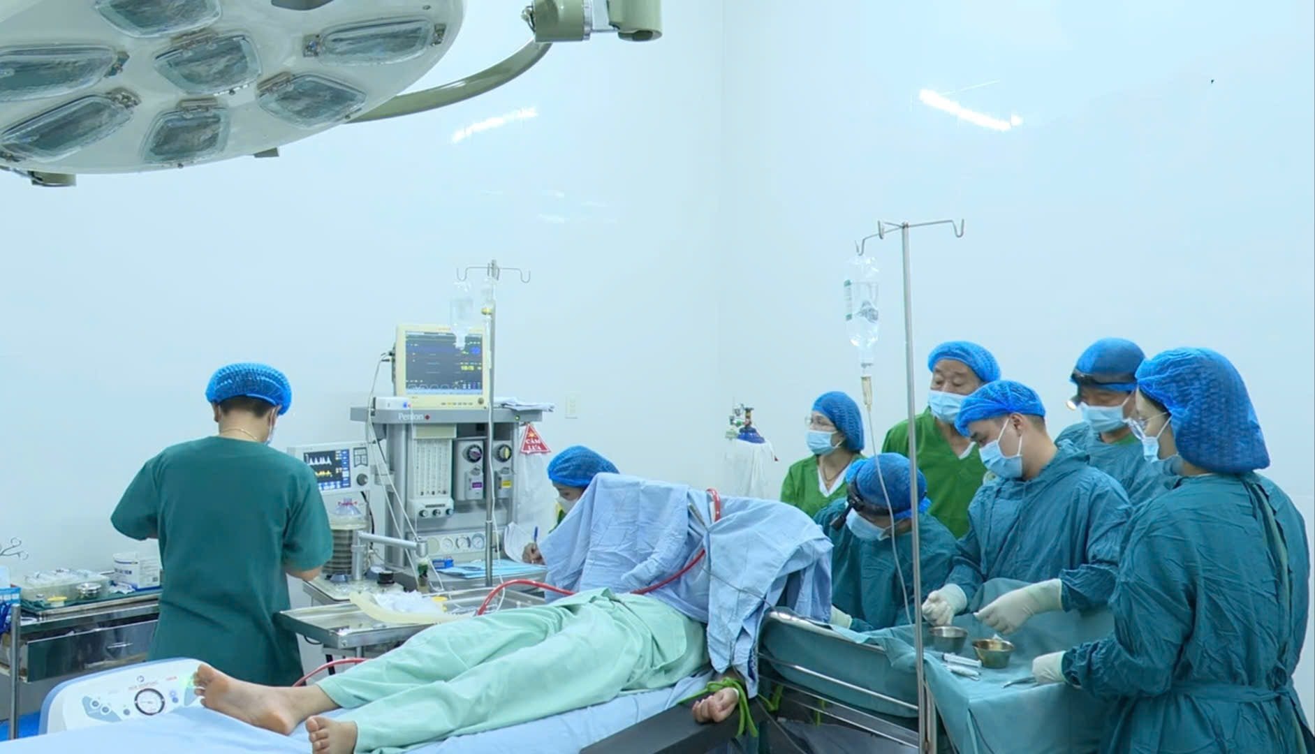 Trung tâm Y tế Lâm Hà thực hiện thành công ca mổ cắt Amidan bằng phương pháp Coblator đầu tiên